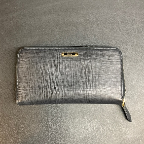 Fendi Zip Around Wallet Black Vitello Elite Leather Gold Hardware Italy - Picture 2 of 12